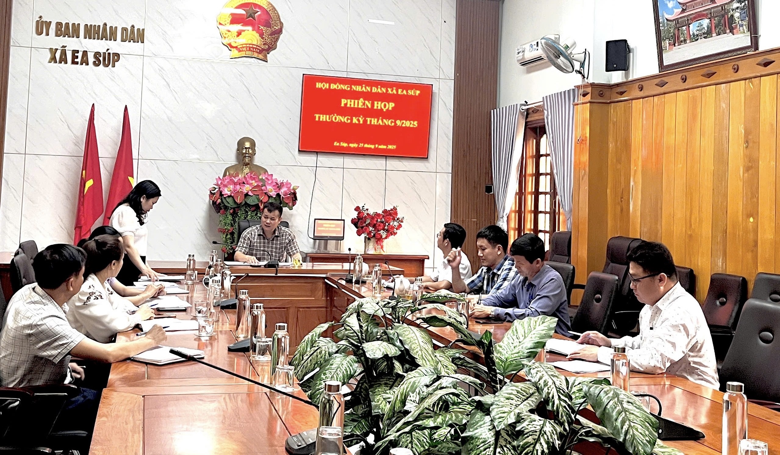 Thường trực Hội đồng Nhân dân xã Ea Súp họp phiên thường kỳ tháng 9